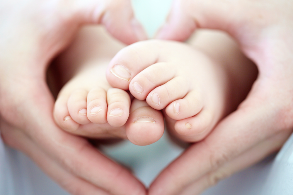 Here's How To Keep Your Baby's Feet Warm | Footfiles