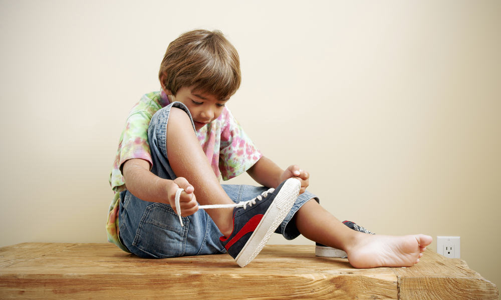 when do children learn to tie shoes