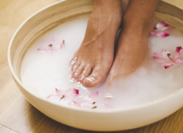 Footbath for hard skin, corns and calluses