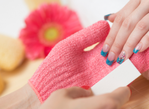 The Miraculously Quick Way to Remove Glitter Nail Polish