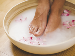 Footbath for hard skin, corns and calluses